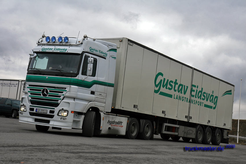 Actros V8