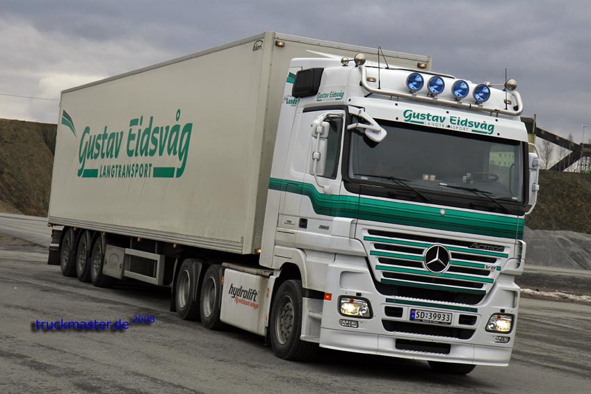Actros V8