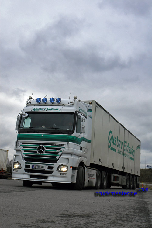 Actros V8