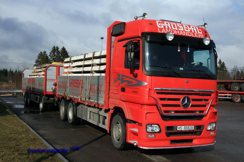 Actros V8