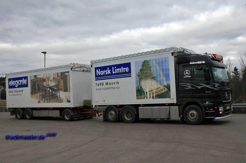 Actros V8