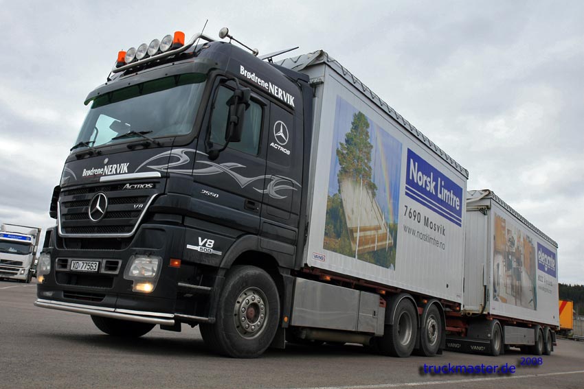 Actros V8