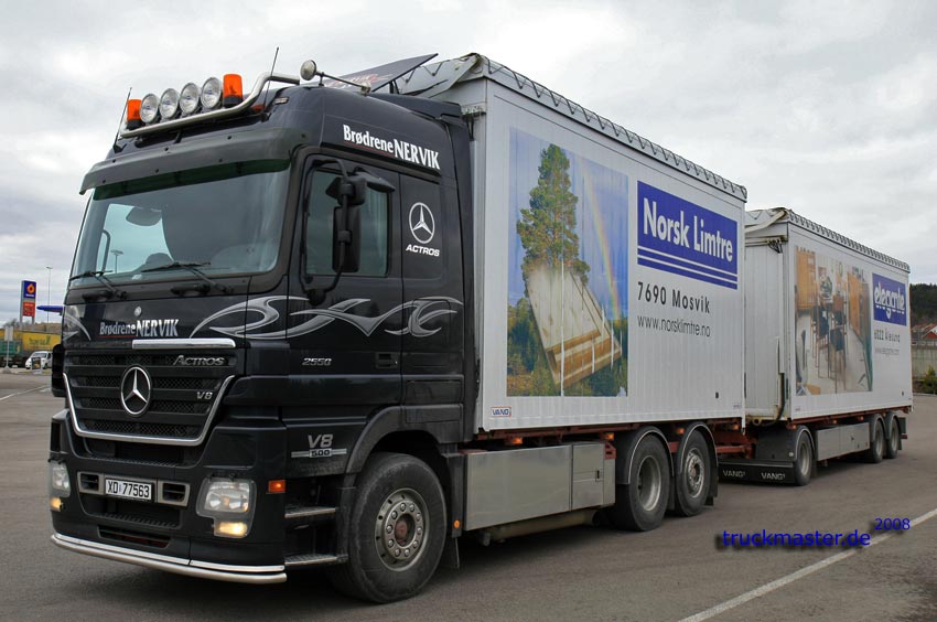 Actros V8