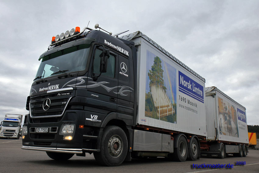 Actros V8