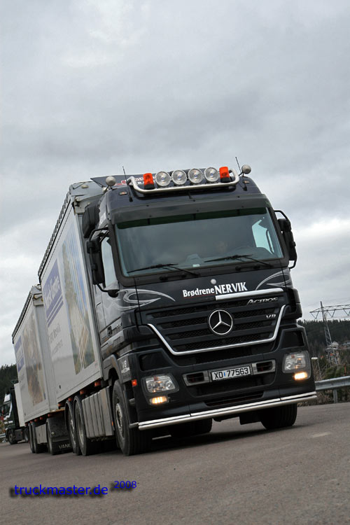 Actros V8